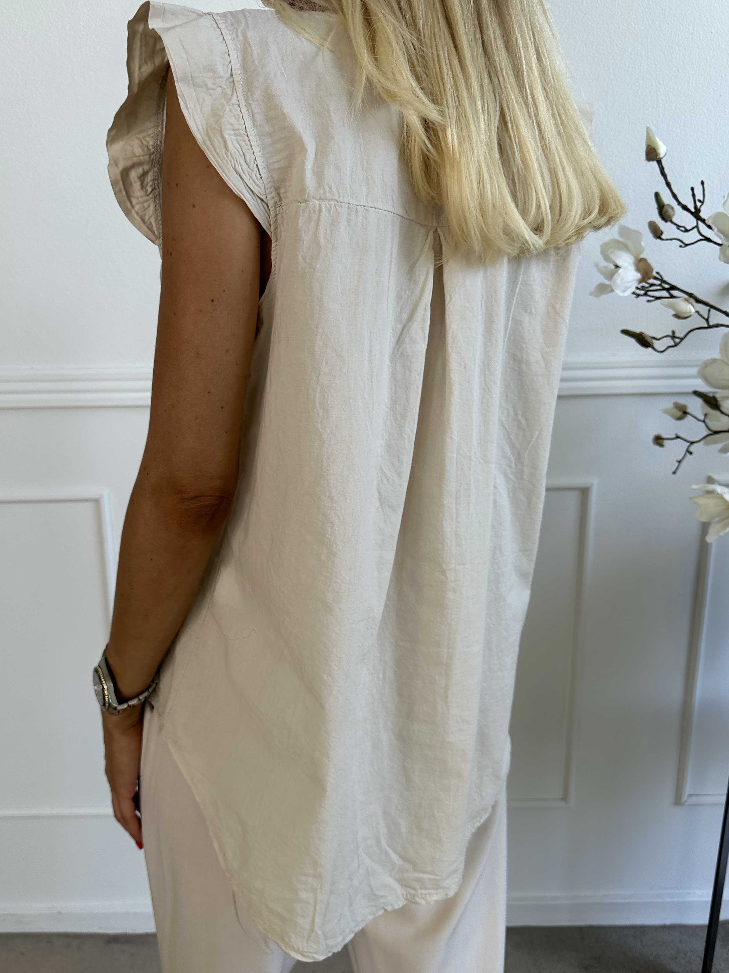 Kreta - Sød tunika i bomuld med blomster og flæseærmer